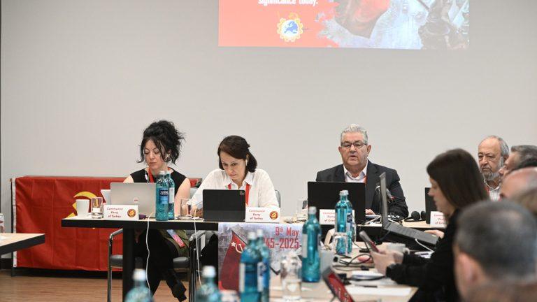 Κουτσούμπας: Τιμάμε και υπερασπιζόμαστε από τη διαστρέβλωση την Αντιφασιστική Νίκη