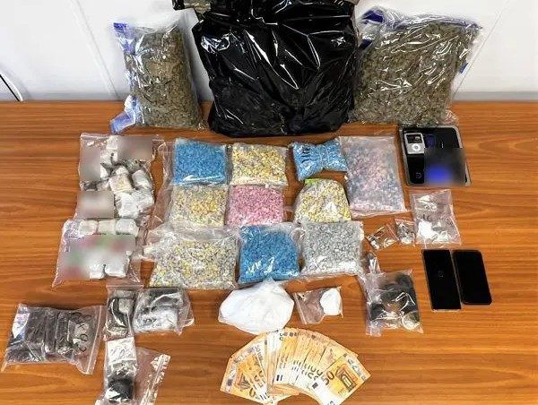 Συνελήφθησαν δύο διακινητές ναρκωτικών – Είχαν κοκαΐνη, κάνναβη και πάνω από 10.000 χάπια ecstasy