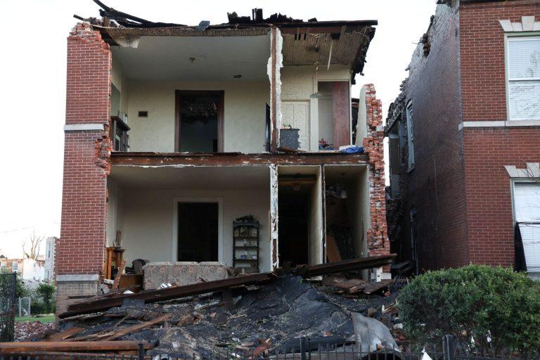 ΗΠΑ: Τουλάχιστον 21 νεκροί από το πέρασμα ανεμοστρόβιλων