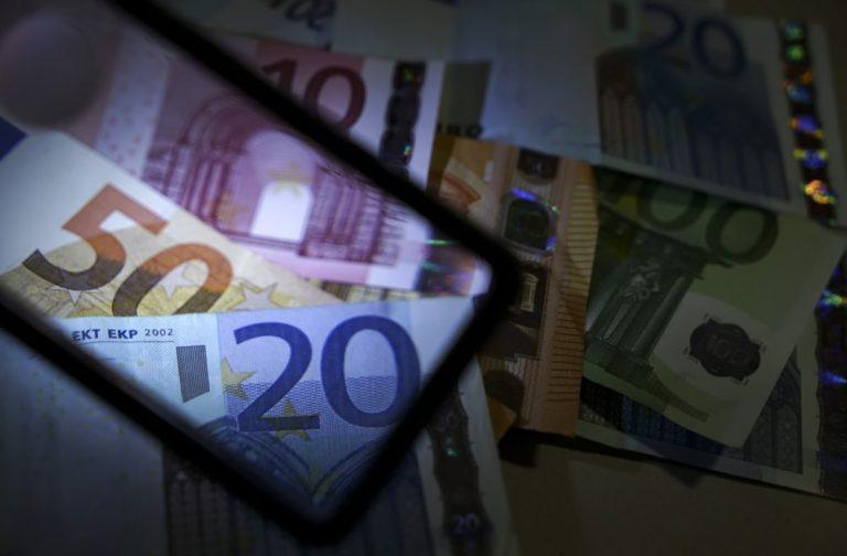 Ανακύκλωση: Πήγε να… ανακυκλώσει 20.000 ευρώ κατά λάθος – Τι λέει ο άνθρωπος που τα βρήκε