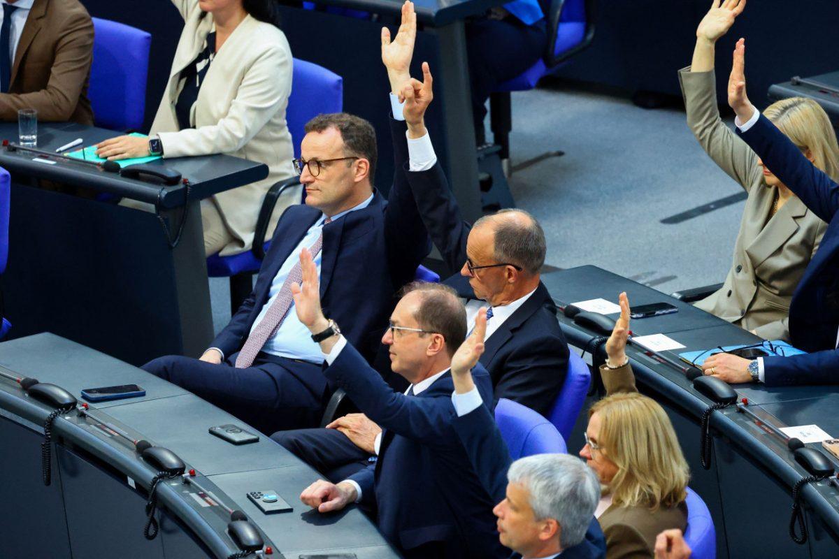 Γερμανία: Ξεκίνησε ο δεύτερος γύρος της ψηφοφορίας για την καγκελαρία – Θα βγει «λευκός καπνός»;