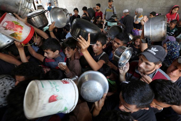 Γάζα: Λεηλατήθηκαν φορτηγά με ανθρωπιστική βοήθεια