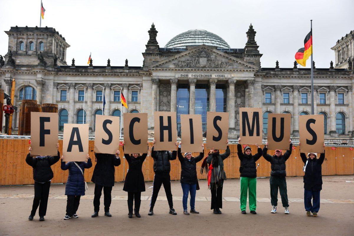 Η σκιά της ανελευθερίας: Ο νέος αυταρχισμός καταλαμβάνει την υφήλιο
