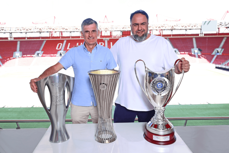 ΠΑΕ Ολυμπιακός: «Ο Θρύλος είναι εν ενεργεία κάτοχος του Conference League, Πρωταθλητής και Κυπελλούχος στα 100 χρόνια» (pics)