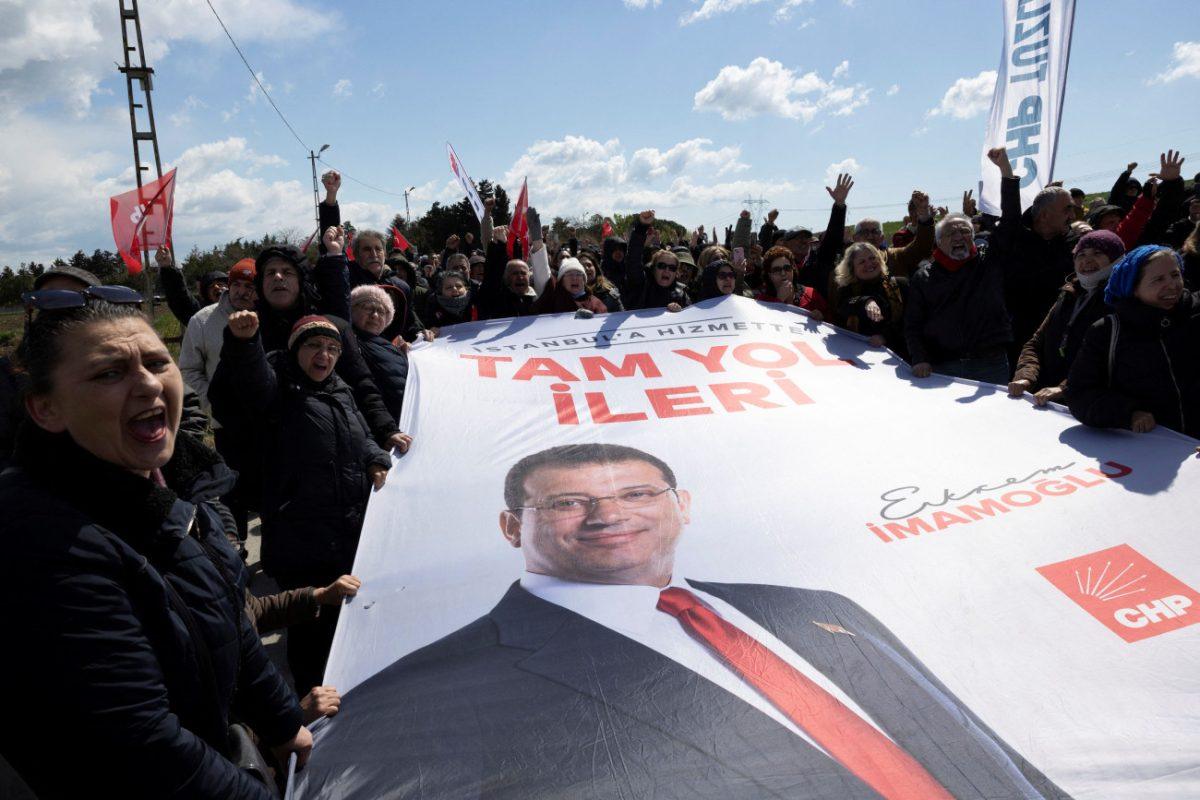 Διεγράφη από τα αρχεία του πανεπιστημίου το πτυχίο του Ιμάμογλου – Αυξάνεται η υποστήριξη προς τον φυλακισμένο δήμαρχο έναντι του Ερντογάν