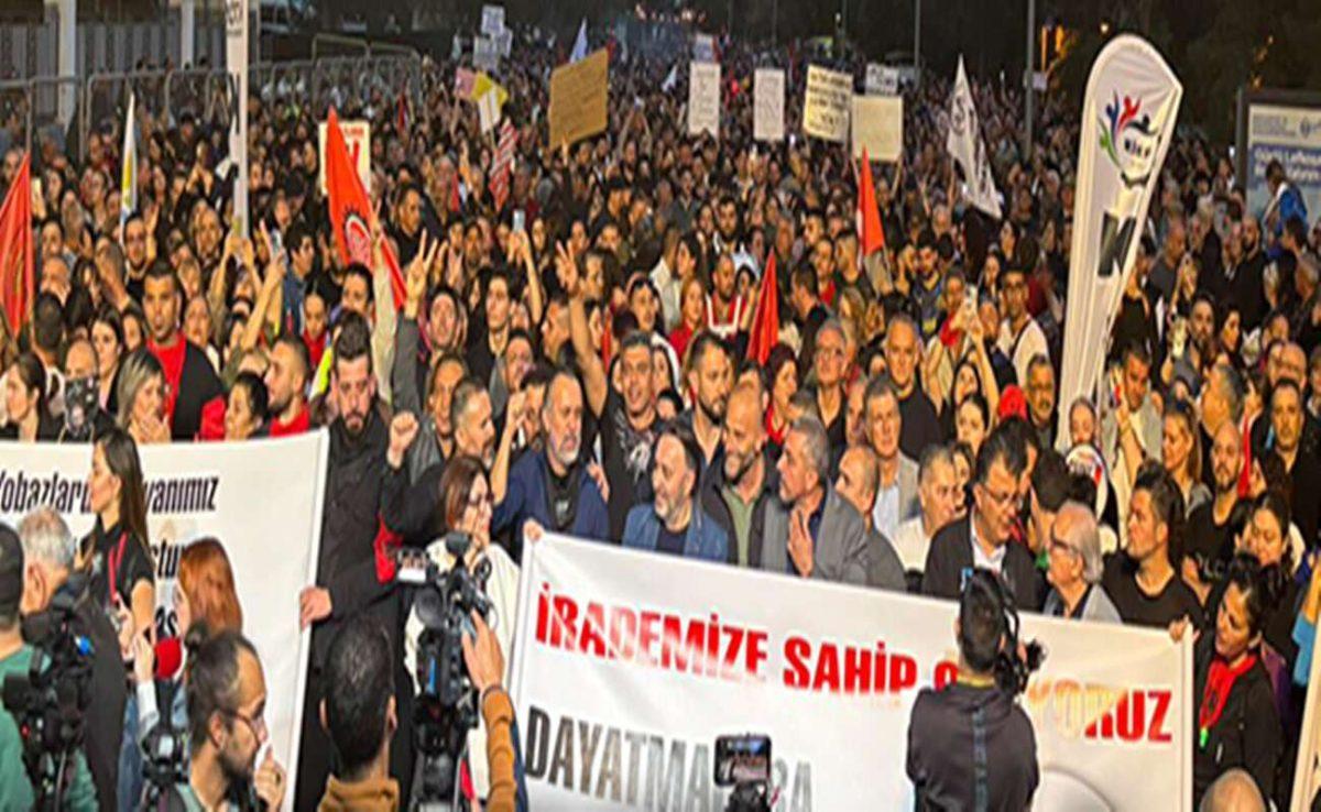 Διαδηλώσεις και γενική απεργία στα Κατεχόμενα κατά της χρήσης μαντίλας σε δημόσια λύκεια