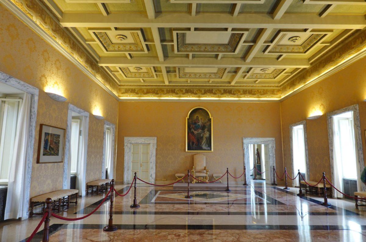 Δείτε πως είναι τα παπικά διαμερίσματα στα οποία θα μείνει ο πάπας Λέων ΙΔ’