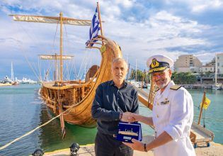 Ο Δήμαρχος Πειραιά Γιάννης Μώραλης υποδέχθηκε  την ιστορική τριήρη «Ολυμπιάς» του Πολεμικού Ναυτικού