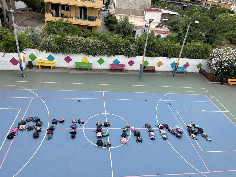 Καλλιθέα: Ραγίζει καρδιές το «αντίο» στην 7χρονη Αγγελίνα από τους συμμαθητές της