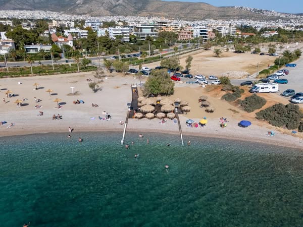 Γλυφάδα: Σε λειτουργία το σύστημα αυτόνομης πρόσβασης στη θάλασσα για άτομα με κινητικά προβλήματα