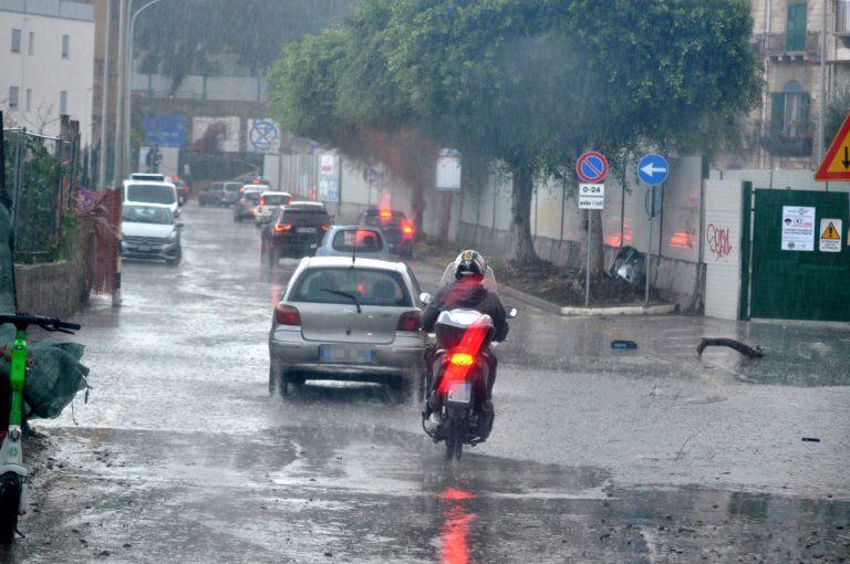 Η κακοκαιρία Ines «χτυπά» την Ιταλία με βροχές και θυελλώδεις ανέμους – Κίτρινος συναγερμός σε Σικελία και Καλαβρία