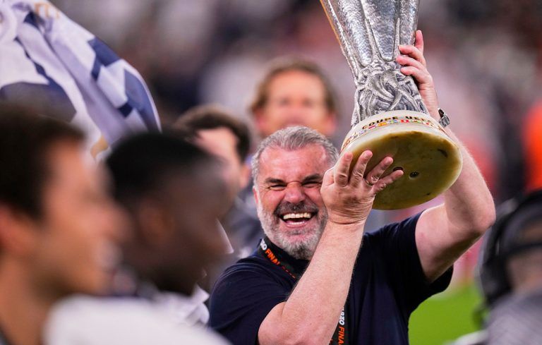 Αγγελος Ποστέκογλου: Ο μύθος του ποδοσφαιρικού Φάουστ και το «que sera sera» του μέλλοντος του