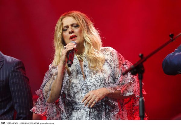 Ελένη Τσαλιγοπούλου: Κυκλοφόρησε το ιδιαίτερο τραγούδι της με τίτλο « Πες μου αν είσαι άγγελος»