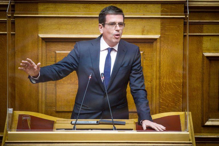 Ένταση στη Βουλή μετά τη παραφωνία Καιρίδη για τη διχοτόμηση της Κύπρου- «Αναγνωρίζουμε παράνομη κατοχή, όχι διχοτόμηση»