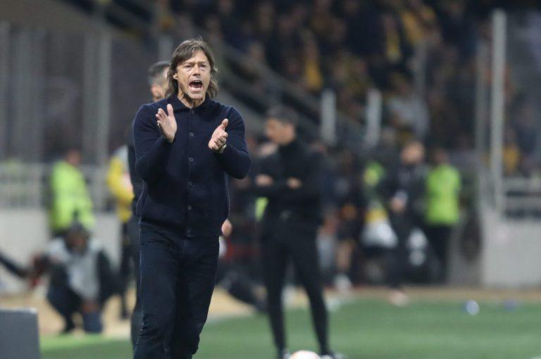 «Η Τσίβας δεν σκέφτεται τον Αλμέιδα για τον πάγκο της»