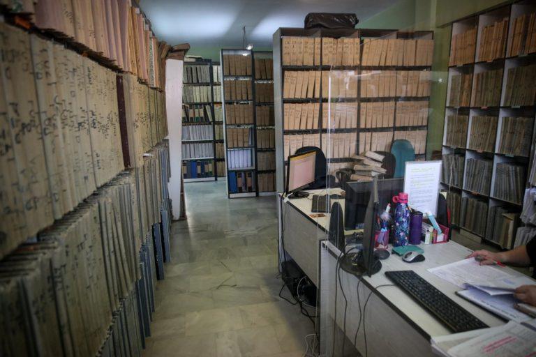 Υπάλληλος και όχι η προϊσταμένη του Κτηματολογικού γραφείου η κατηγορούμενη στο κύκλωμα διαφθοράς