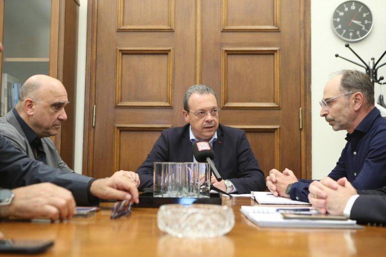 Φάμελλος: Πετάμε φθηνή πράσινη ενέργεια στα σκουπίδια και ο καταναλωτής την πληρώνει πανάκριβη