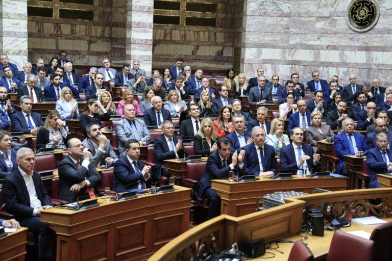 Σύννεφα πάνω από τη ΝΔ – Τα προβλήματα του Βορρά, οι διαμαρτυρόμενοι νομιμόφρονες και το μέτωπο κατά υπουργών