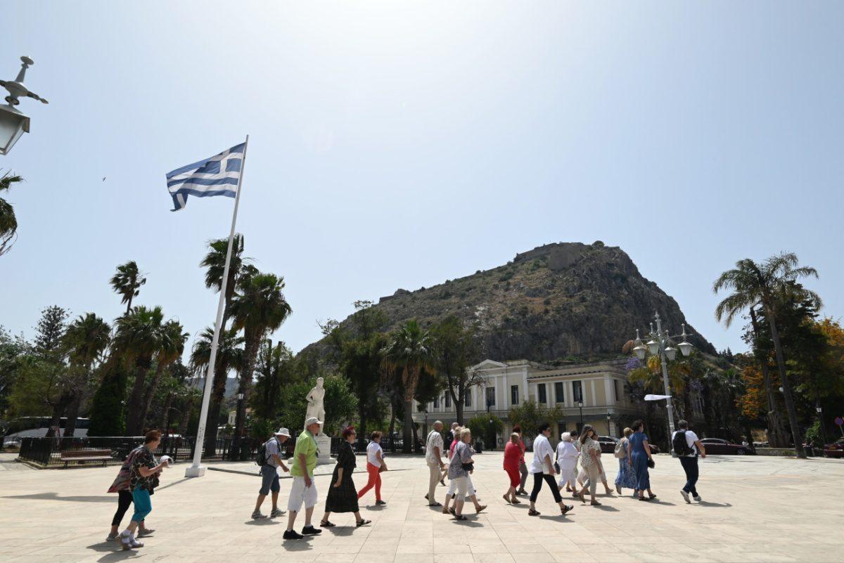 Καιρός: Εκρηκτικό κοκτέιλ με υψηλές θερμοκρασίες και σαχαριανή σκόνη μέχρι την Παρασκευή (χάρτες)