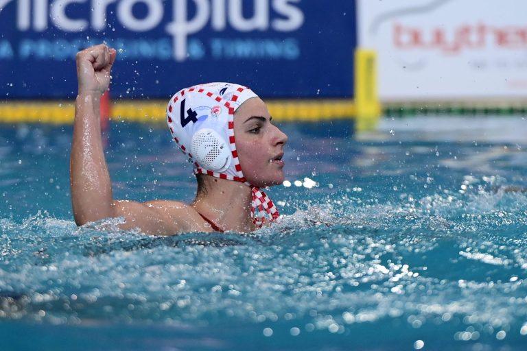 Σάντα: «Το Παπαστράτειο… τρελοκομείο»