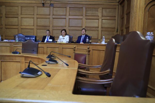 «Η πρόταση της ΝΔ είναι το επίσημο μπάζωμα των ευθυνών» – Αντιπολιτευτικά πυρά εν όψει προανακριτικής