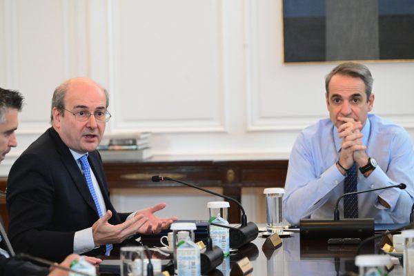 Η κυβέρνηση στρώνει το έδαφος για άρση μονιμότητας στο Δημόσιο – Τι είπε ο Χατζηδάκης