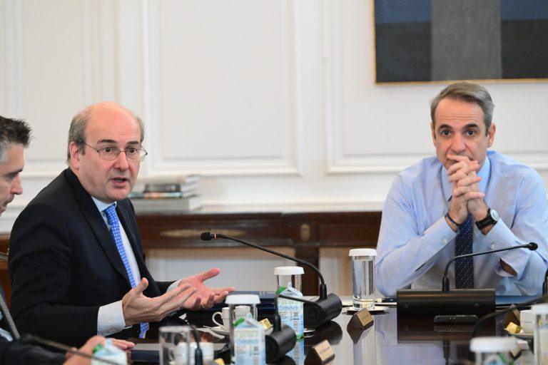 Η κυβέρνηση στρώνει το έδαφος για άρση μονιμότητας στο Δημόσιο – Τι είπε ο Χατζηδάκης