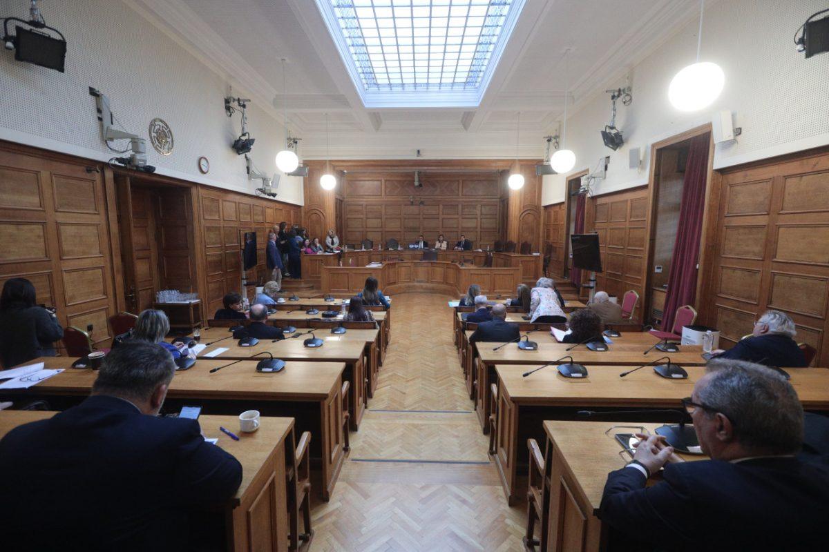 Τα τηλεφωνήματα Χαρίτση στην αντιπολίτευση, η προανακριτική για τον Καραμανλή και ο… Δούκας