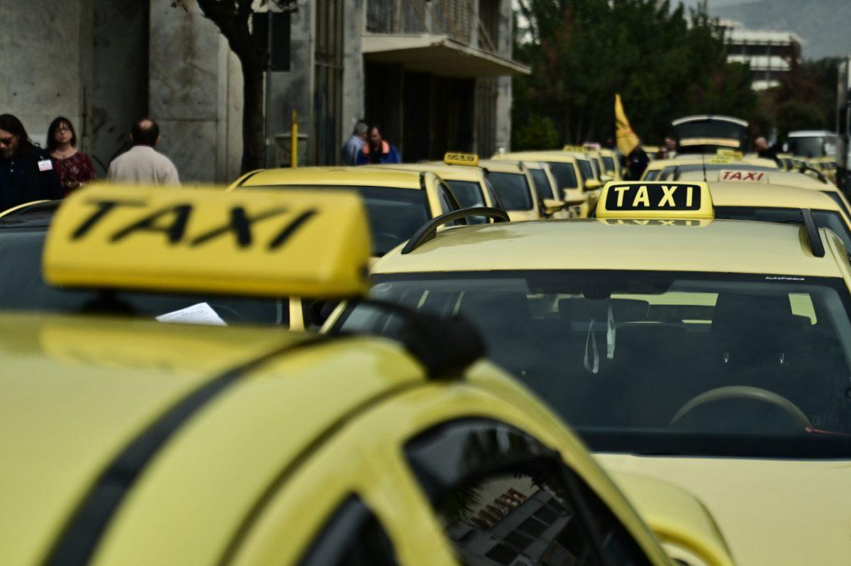 «Δεν είναι κάτι εφαρμόσιμο» – Αντιδράσεις επαγγελματιών ταξί για το… «σκνίπα pass» του Κυρανάκη στα ταξί
