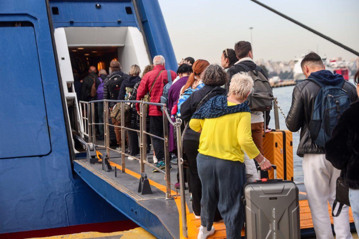 Καραμέρος: Η κυβέρνηση πήρε άριστα από την Επιτροπή Ανταγωνισμού για το καρτέλ στην ακτοπλοΐα