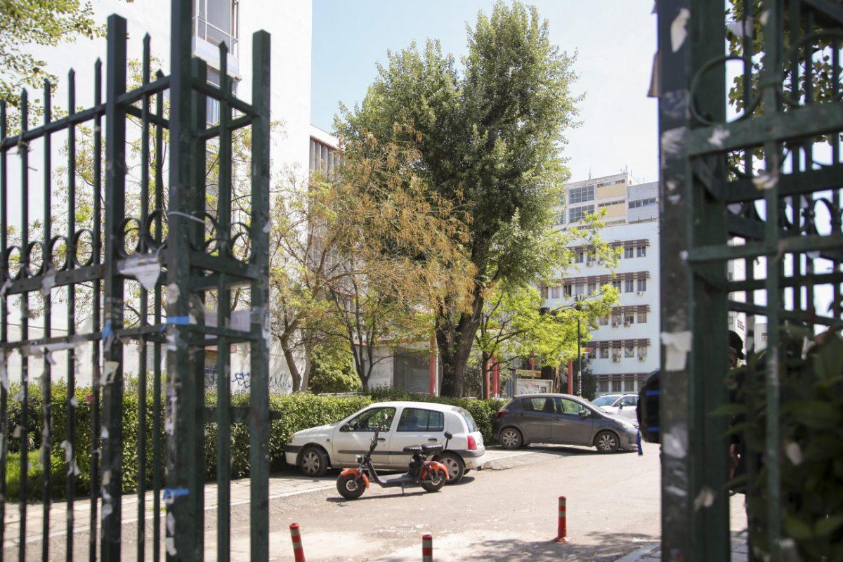 Το μπαλάκι στους πρυτάνεις επιμένει να πετά η κυβέρνηση – «Πρέπει να πάρουν μέτρα και να σπάσουν αυγά»