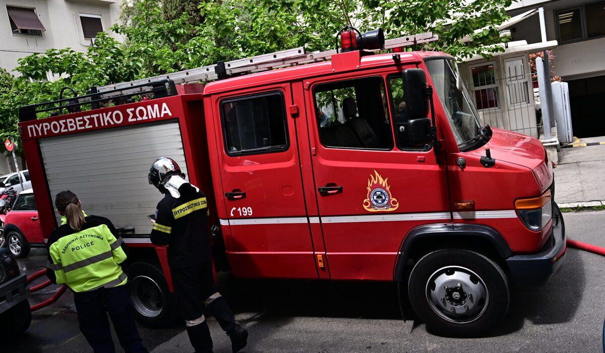 Φωτιά σε όχημα στη λεωφόρο Βουλιαγμένης στο ύψος της Ηλιούπολης