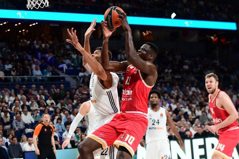 Το τρομερό κάρφωμα του Φαλ στο… πρόσωπο του Φερνάντο (vid)