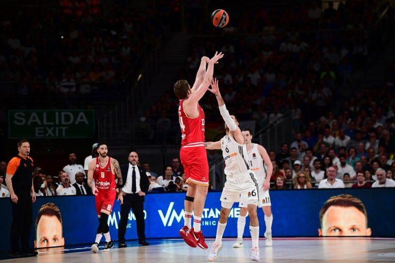 Η τρίποντη «βόμβα» του Βεζένκοφ που αποτελείωσε την Ρεάλ μέσα στη Μαδρίτη! (vid)