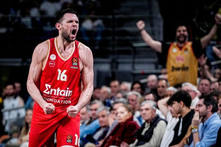 Ολυμπιακός: Οι παίκτες αποκαλύπτουν σε ποιον συμπαίκτη τους θα πήγαινε η… κελεμπία (vid)