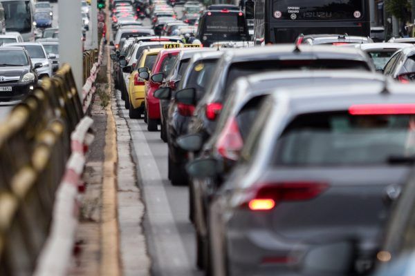 Στο «κόκκινο» ο Κηφισός – Ουρές χιλιομέτρων λόγω τροχαίου