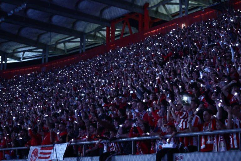 Η φαντασμαγορική εικόνα με τον κόσμο στο Καραϊσκάκη στη φιέστα του πρωταθλήματος (pics)