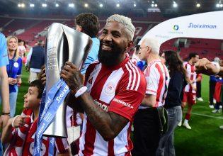 Ροντινέι σε… τρελά κέφια μετά την κούπα: Φρεντάκι, γυαλιά, φιλάκια και «Ολυμπιακάρα μου σε αγαπώ» (vid)