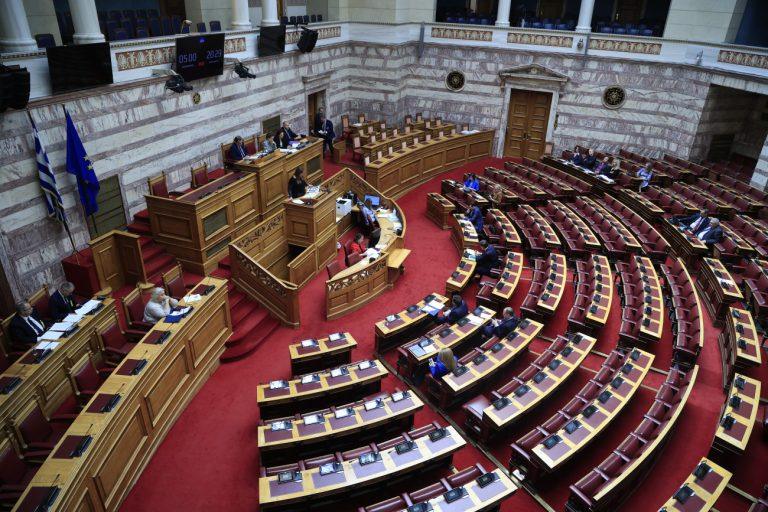 Δύσκολες ημέρες για τα κεντρώα κόμματα