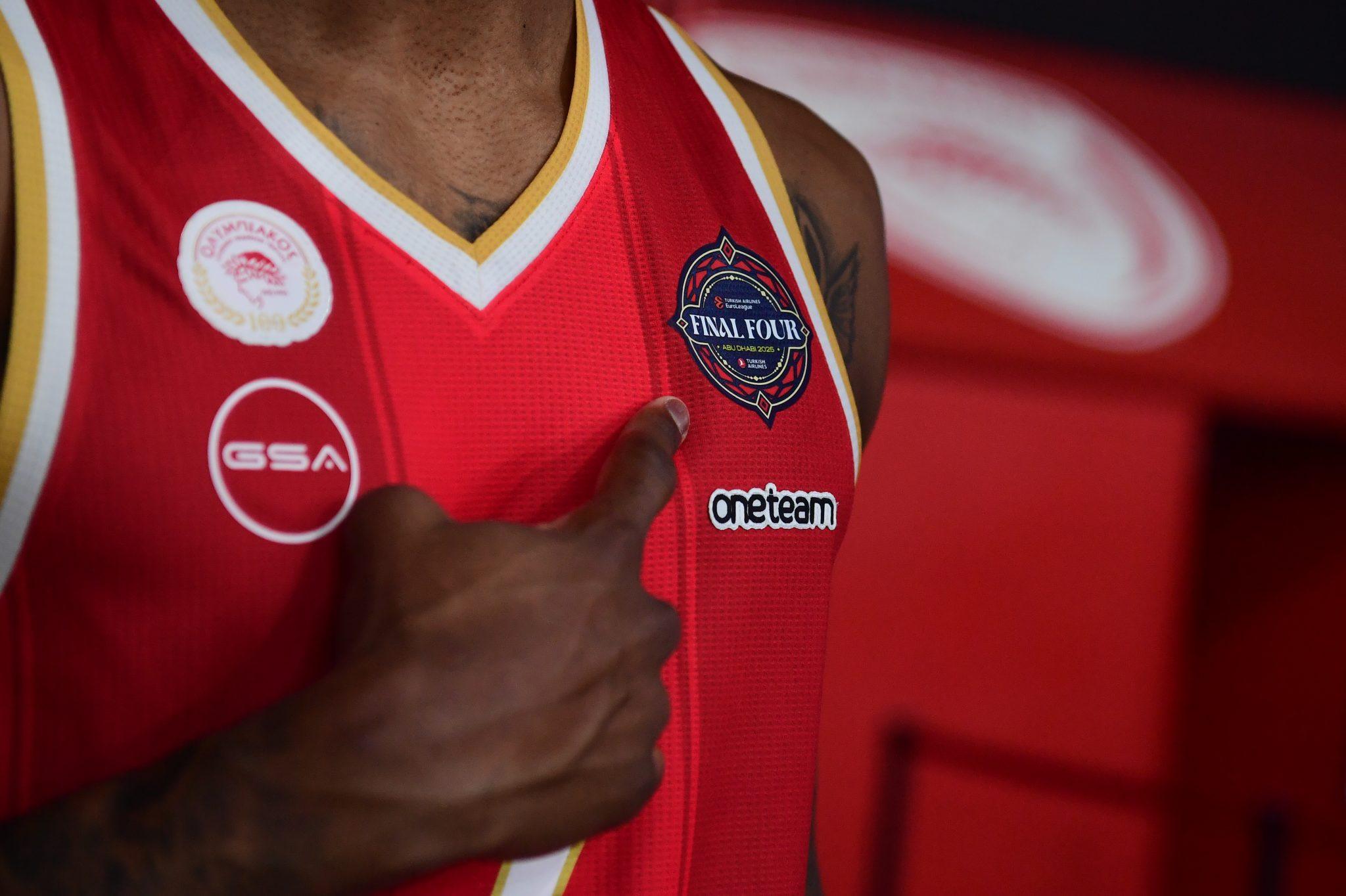 Ολυμπιακός: Μπήκε στη φανέλα το σήμα του Final Four 2025 (pics+vid)
