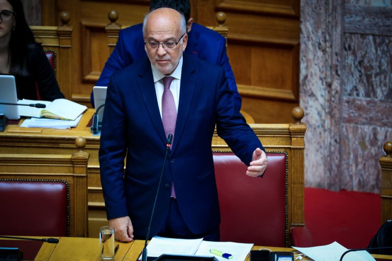 Βουλή: Αντιδράσεις για την άρση των περιορισμών συμμετοχής σε εταιρείες του εξωτερικού σε συγγενείς πολιτικών