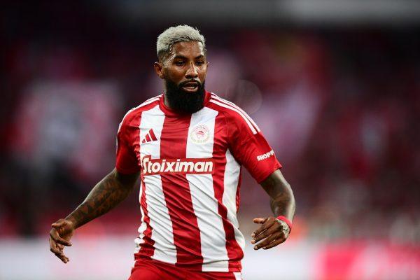 Νέο σόου από τον Ροντινέι: Τραγούδησε ξανά και τρέλανε… κόσμο! (vids)