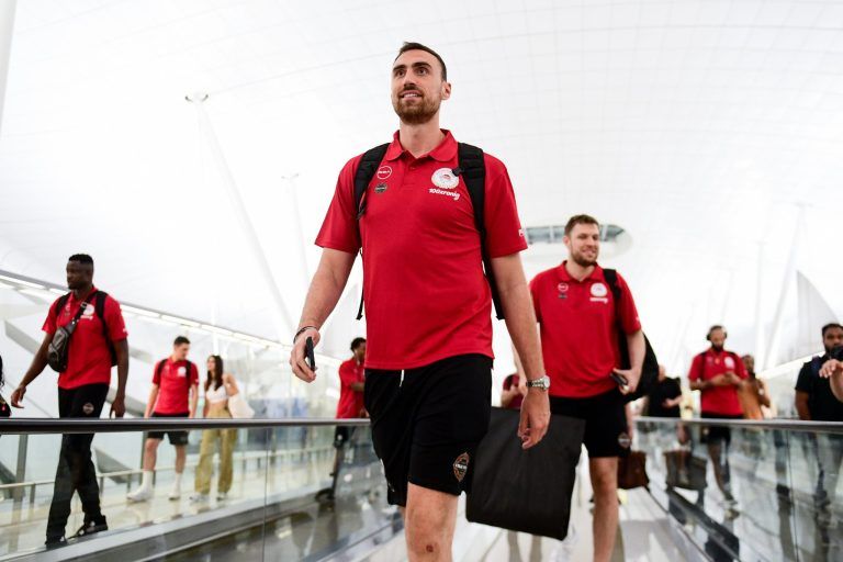 Ολυμπιακός: Τα πλάνα από την πρώτη προπόνηση στο Άμπου Ντάμπι (vid)