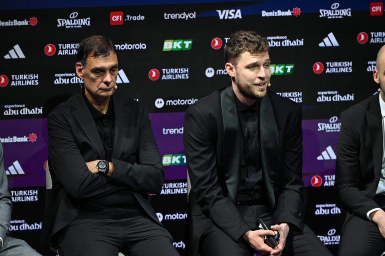 Βεζένκοφ: «Ήθελα να επιστρέψω στον Ολυμπιακό και να κερδίσω τρόπαια»