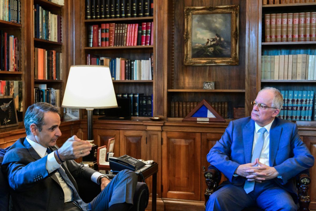 Μητσοτάκης και Τασούλας μίλησαν για τη συνταγματική αναθεώρηση – Ποια άρθρα μπαίνουν στο κάδρο