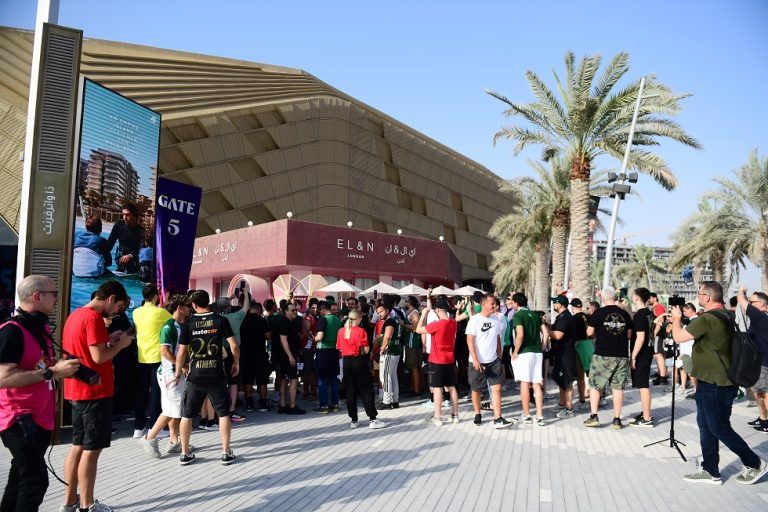 Απαγόρευσαν την είσοδο στην «Etihad Arena» σε οπαδούς του Ολυμπιακού που φορούσαν κελεμπίες