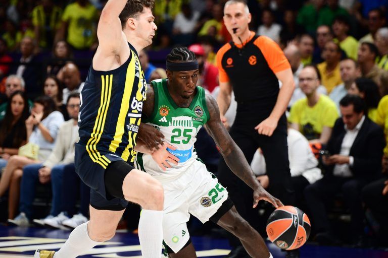 Τρομερό buzzer beater του Ναν στο τέλος του πρώτου ημιχρόνου (vid)