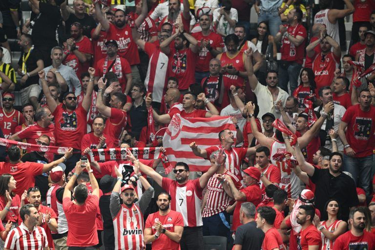 Ολυμπιακός: Περίπου 5.000 «ερυθρόλευκοι» οπαδοί στο Άμπου Ντάμπι (pics)