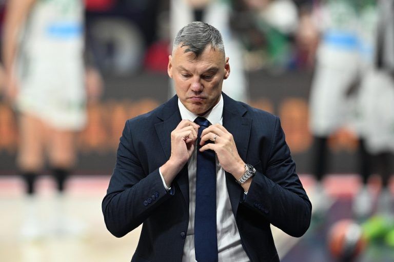 Γιασικεβίτσιους: «Βγάζω το καπέλο στους παίκτες μου»