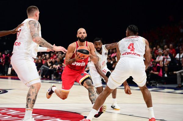 Ολυμπιακός: Η «κατακόκκινη» κερκίδα και η απογοήτευση του Φουρνιέ (vid)